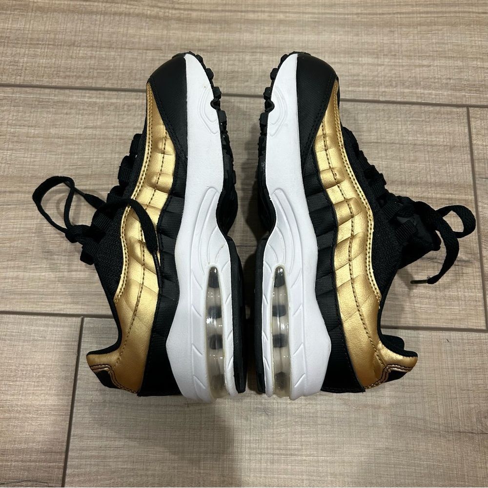Nike Air Max 95 Youth 1Y Sneaker Shoes Black Metallic Gold 905461-032 - Picture 8 of 11